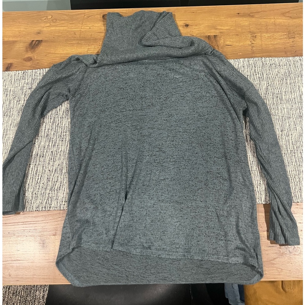 Women’s Bobeau Gray Turtle Neck Sweater Size XL.